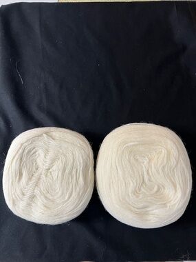2 White Buffalo Cakes Virgin Wool 6 Strands Canadian Cream Unspun Not Carded